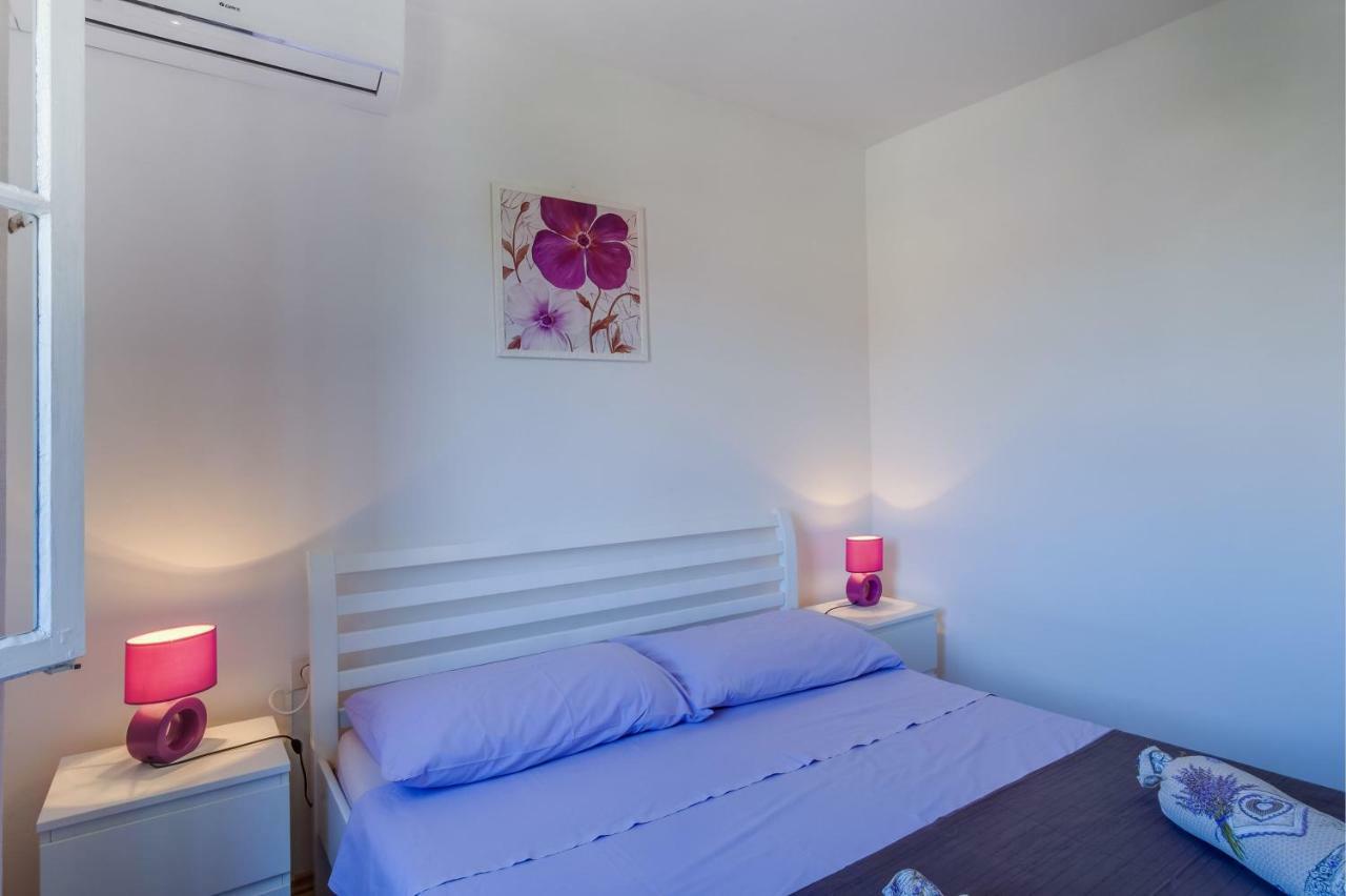 Vila Bugevilija Hotel มาลีโลชินจ์ ภายนอก รูปภาพ